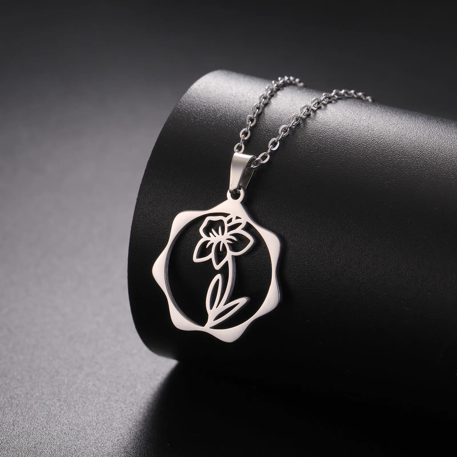Skyrim Birth Flower Necklace S - đánh giá và giá Birth Flower Necklace